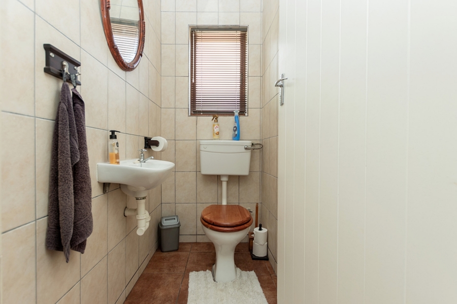 4 Bedroom Property for Sale in Middedorp Western Cape